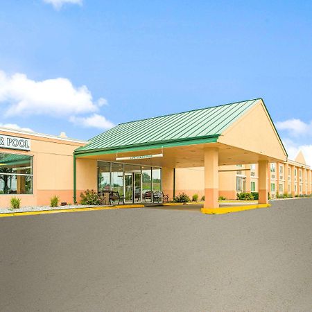 Travelodge By Wyndham Lincoln Airport I-80 Buitenkant foto