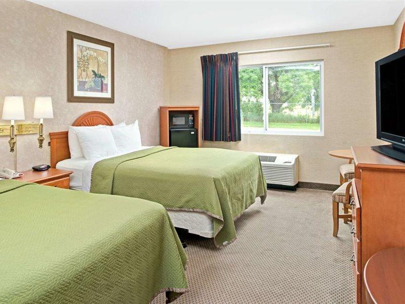 Travelodge By Wyndham Lincoln Airport I-80 Buitenkant foto