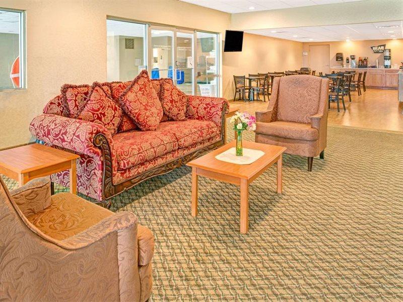 Travelodge By Wyndham Lincoln Airport I-80 Buitenkant foto