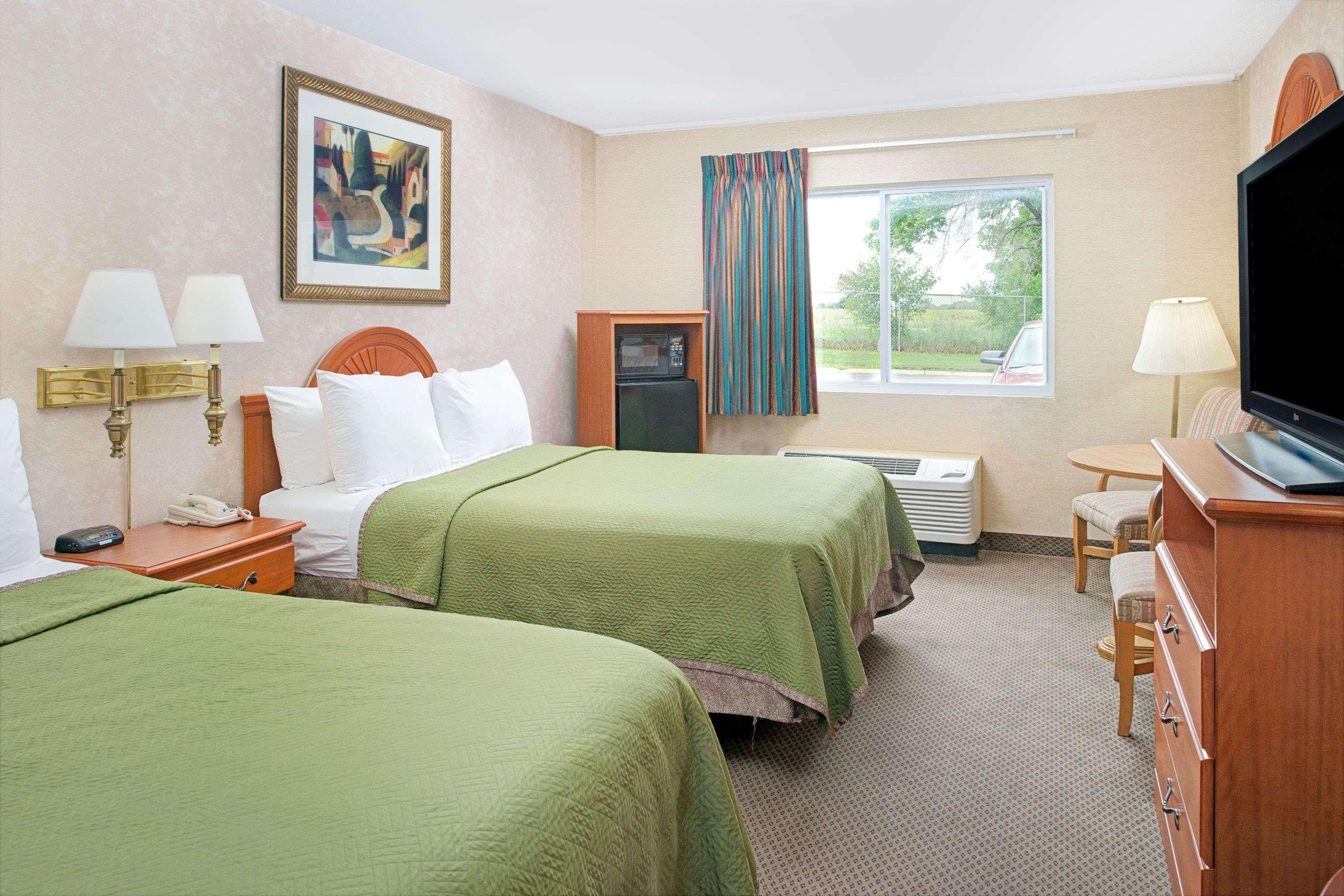 Travelodge By Wyndham Lincoln Airport I-80 Buitenkant foto