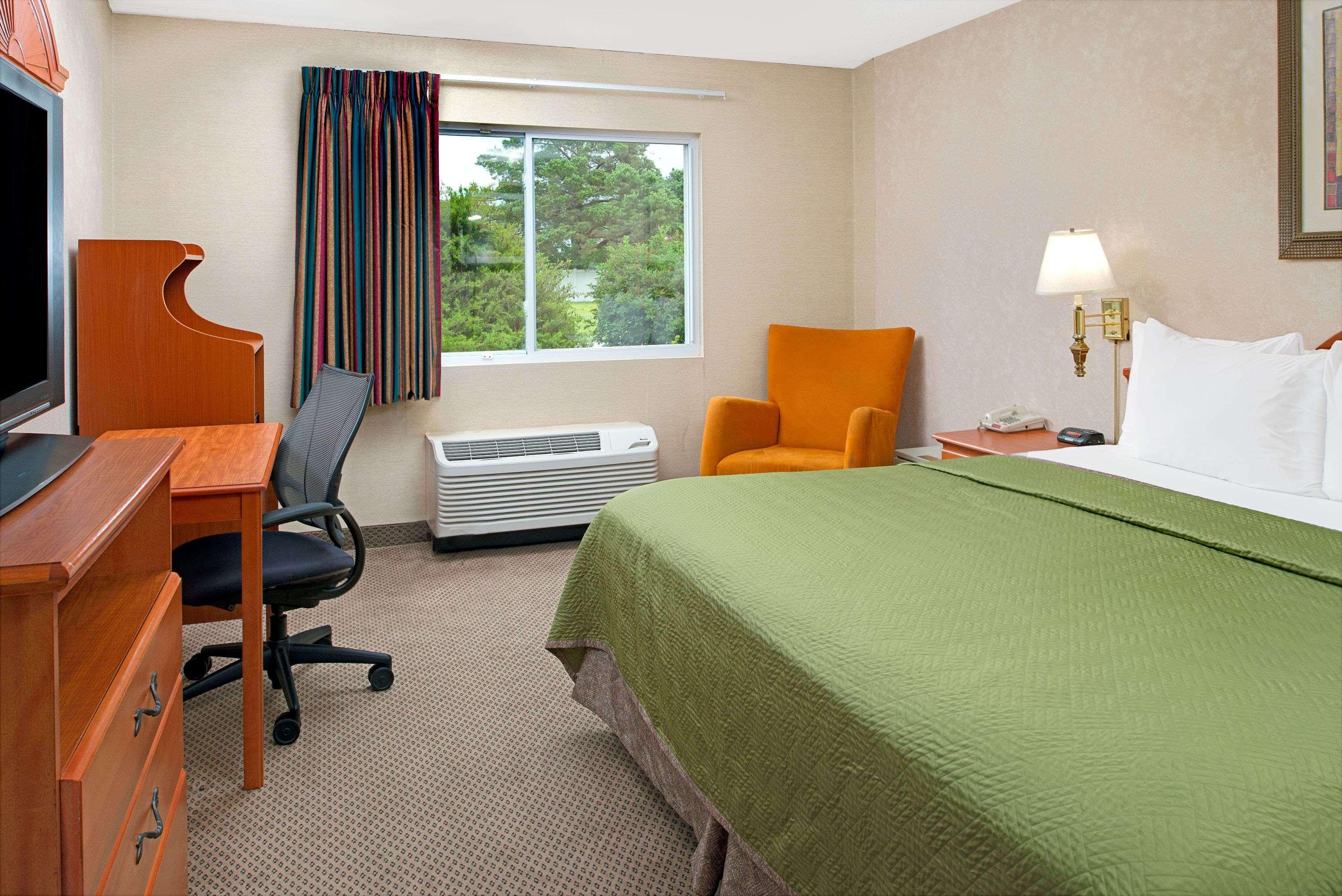 Travelodge By Wyndham Lincoln Airport I-80 Buitenkant foto