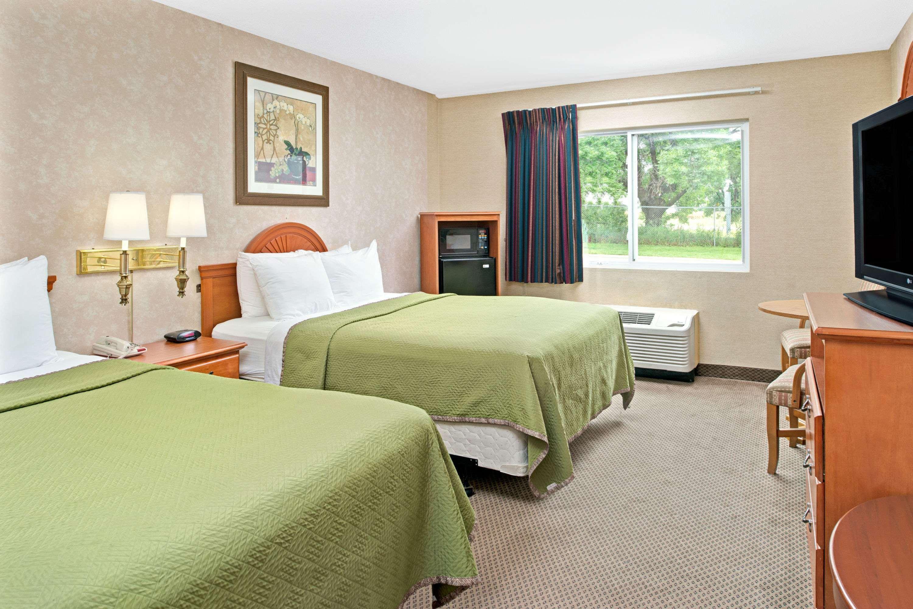 Travelodge By Wyndham Lincoln Airport I-80 Buitenkant foto